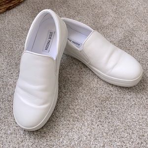 Barely worn Steve Madden shoes!!